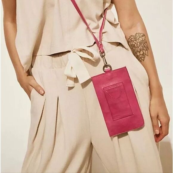 🐢 Free People Bright Lights Leather Crossbody Phone Wallet Tan NWOT - Picture 12 of 12